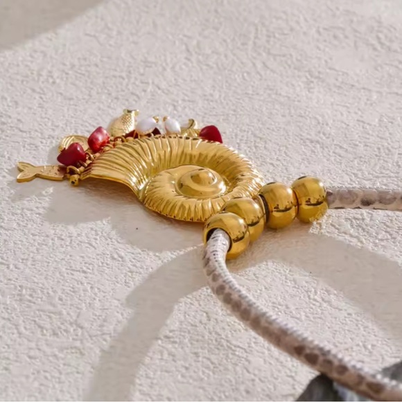 Golden Seashell Pendant Necklace – Nautical Charm with Natural Stone Accents - Picture 3 of 17